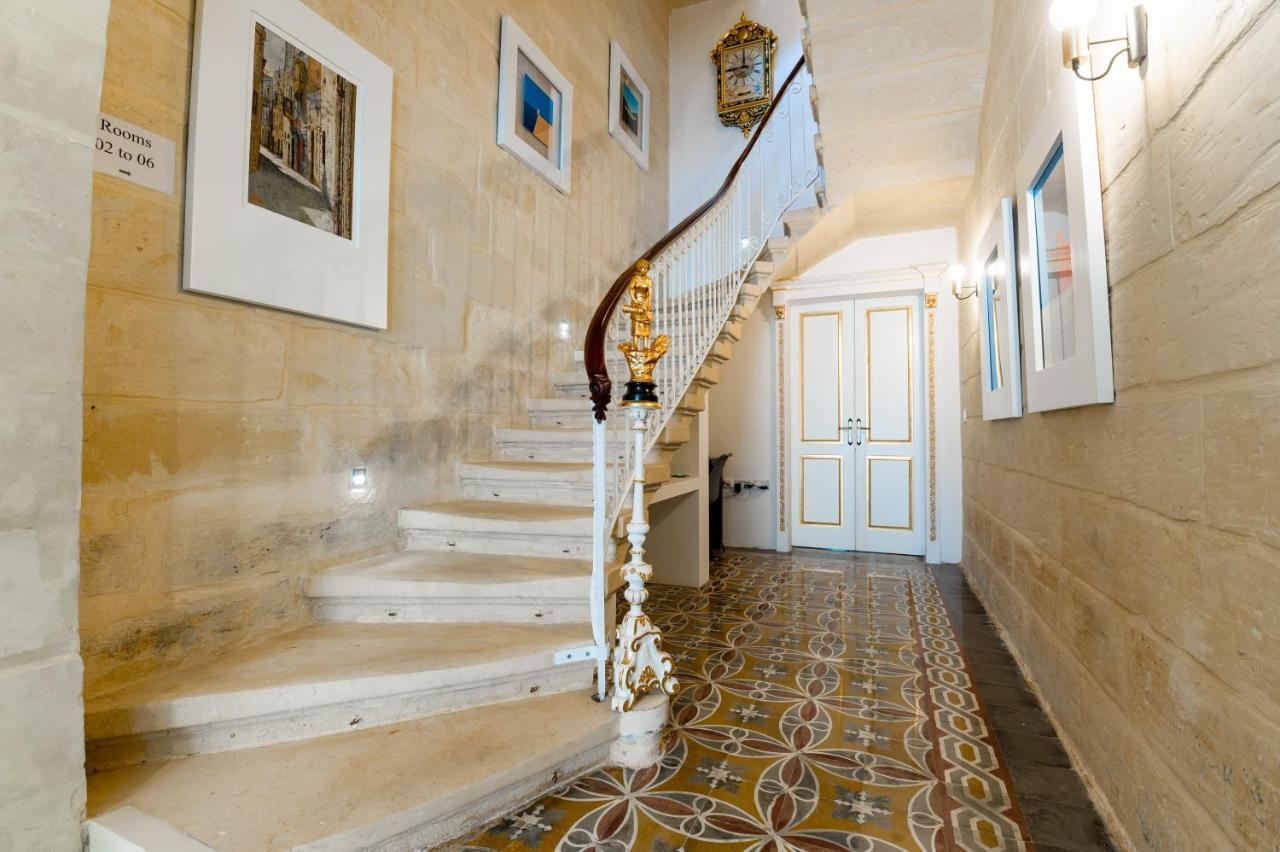 Monreal Boutique Townhouse - R024Rm3 Hotel Paola Kültér fotó