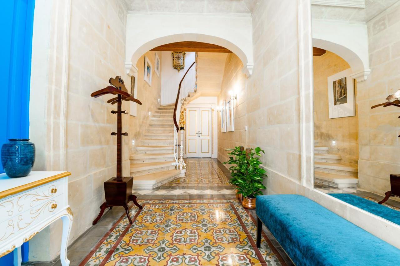 Monreal Boutique Townhouse - R024Rm3 Hotel Paola Kültér fotó